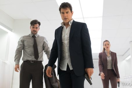 mission-impossible-fallout-bathroom_1532613716903.jpg